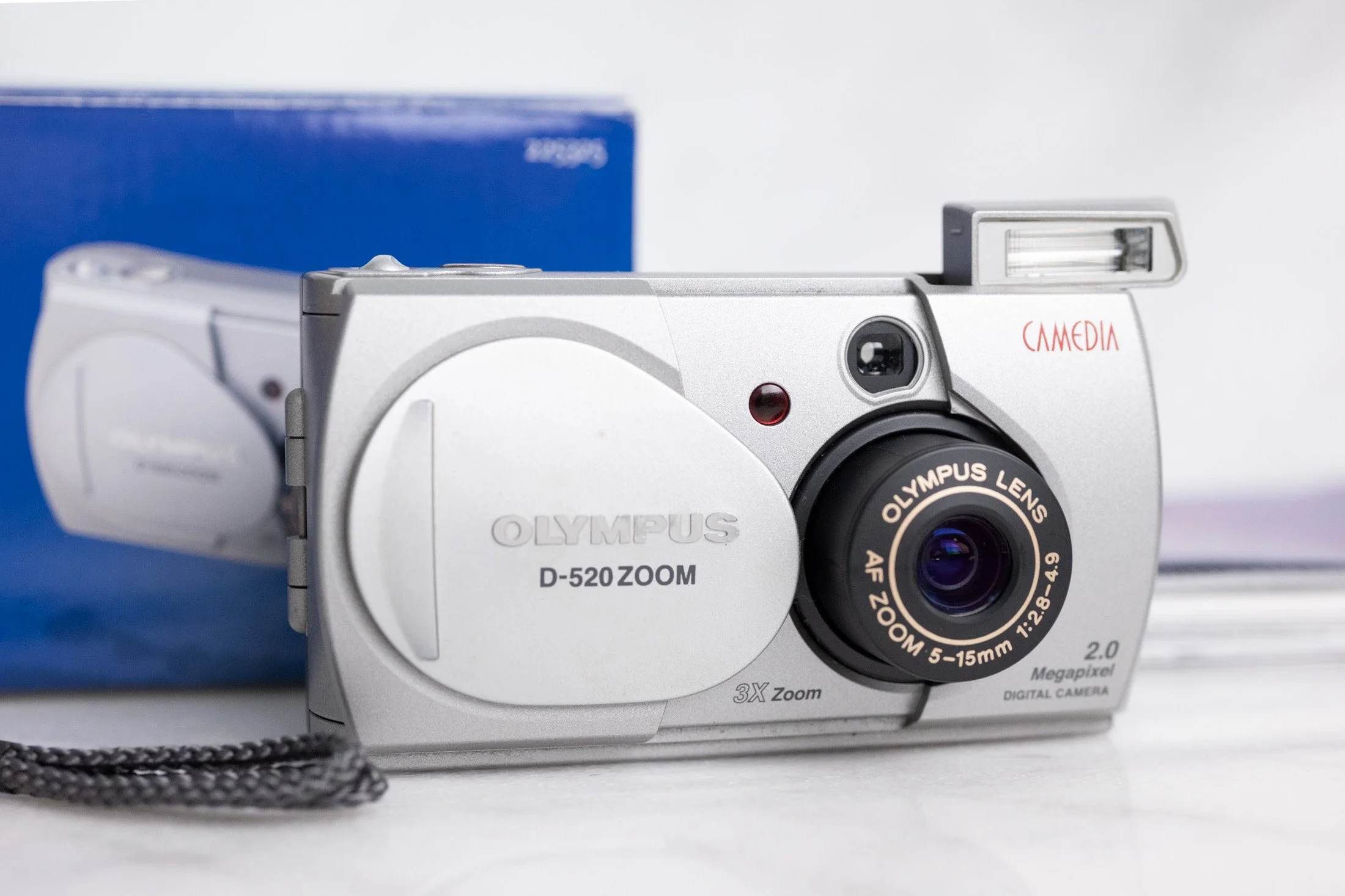 Olympus Cameria D-520 2 Megapixel Digital Point and Shoot Camera